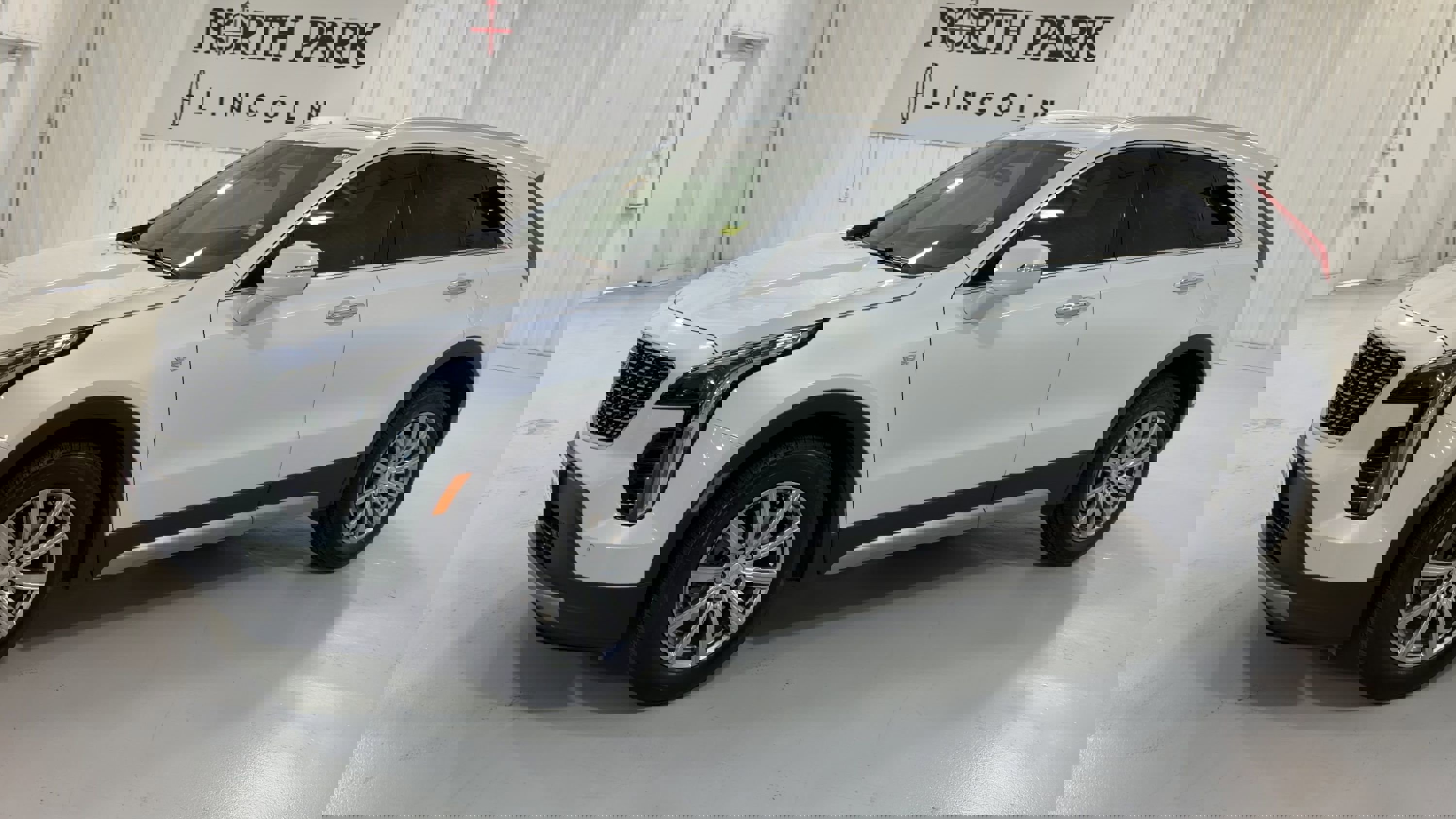 Used 2023 Cadillac XT4 Premium Luxury FWD image 6