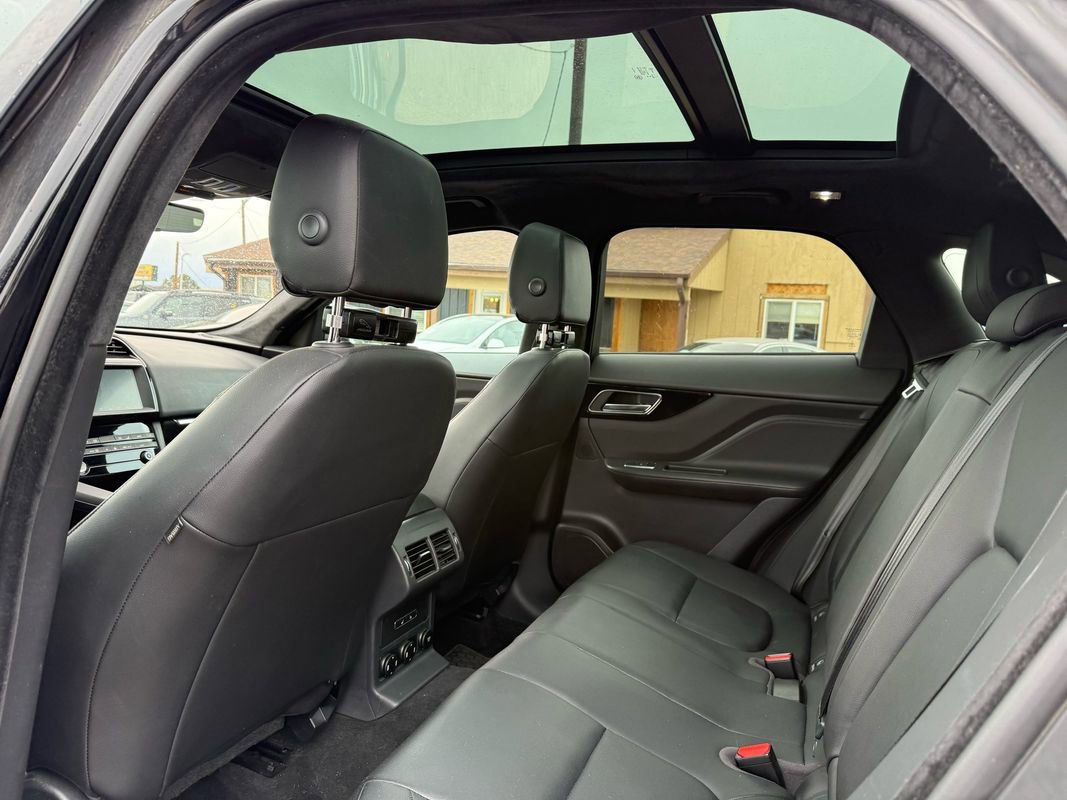 Used 2019 Jaguar F-PACE Premium image 18