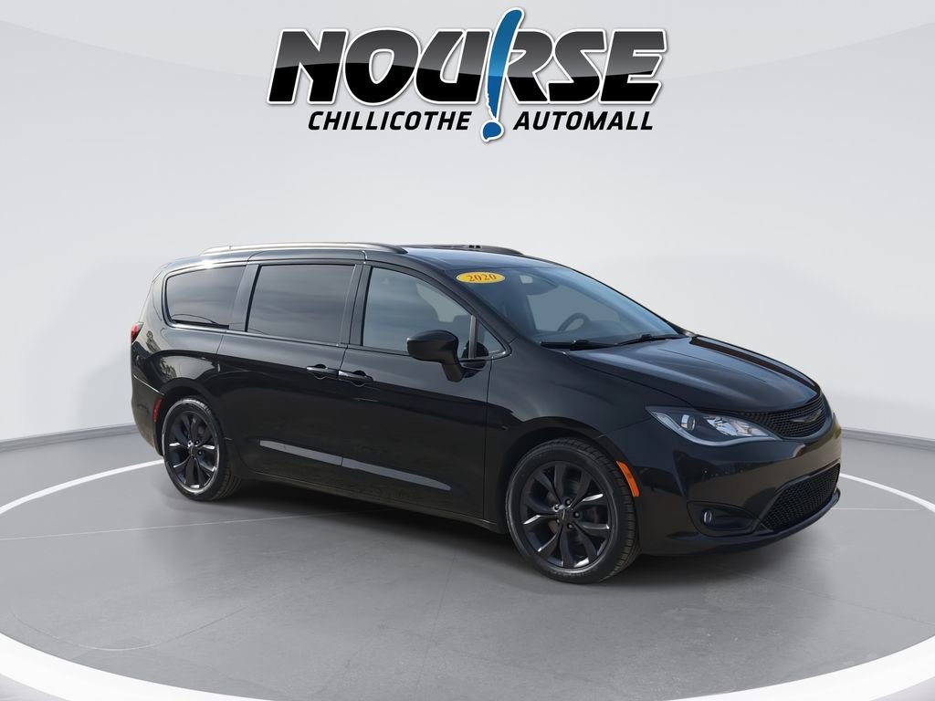 Used 2020 Chrysler Pacifica Touring-L w/ S Appearance Package image 2