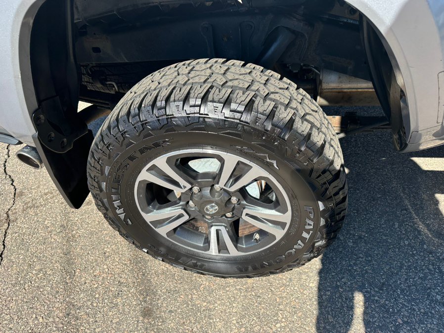 Used 2016 Toyota Tacoma TRD Sport w/ Exterior Package AWD/4WD image 35