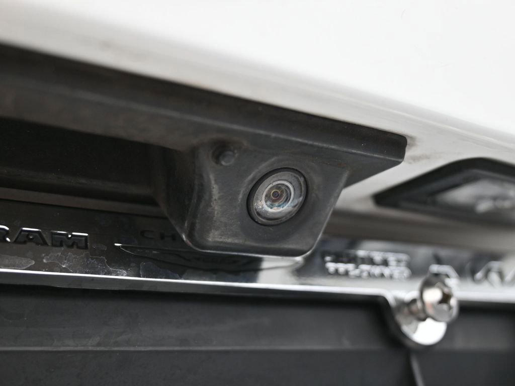 Used 2020 Volkswagen Tiguan SE R-Line image 36