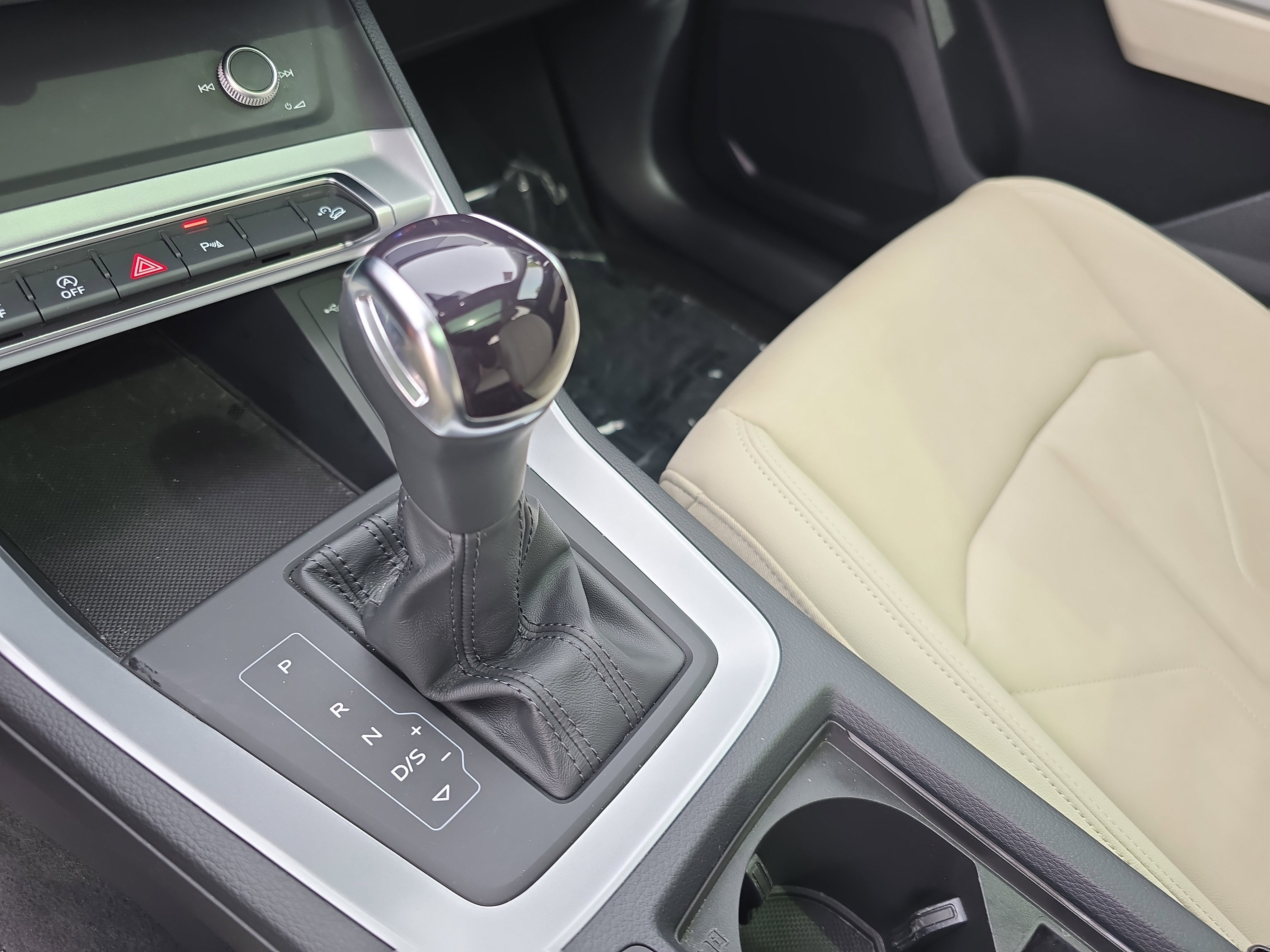 Used 2022 Audi Q3 2.0T Premium image 24