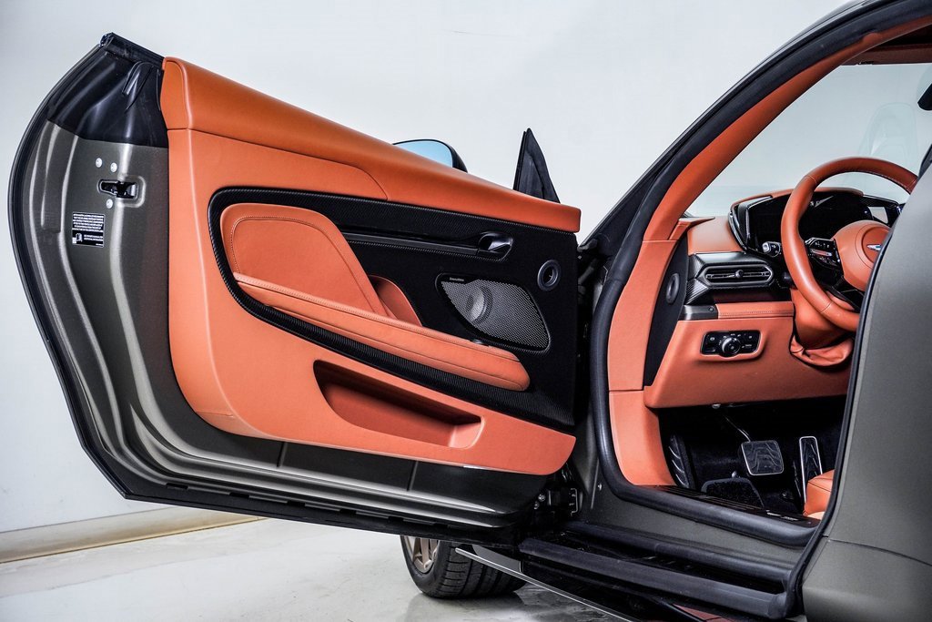 Used 2025 Aston Martin Vanquish image 36