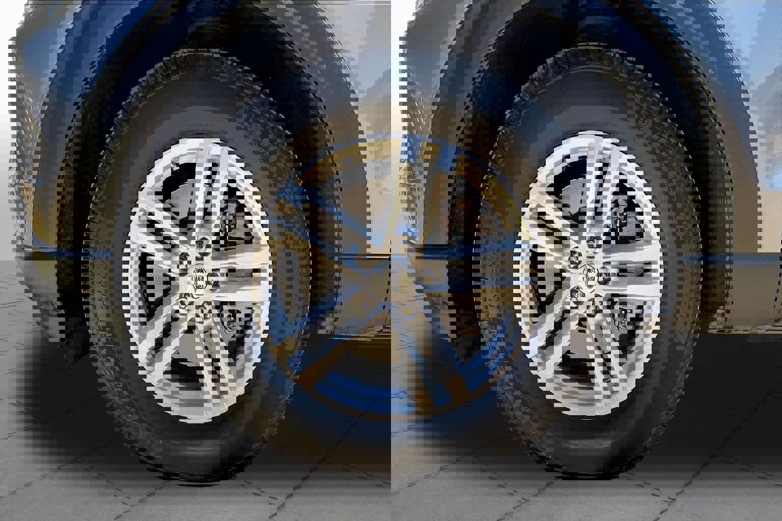 Used 2022 Ford Explorer XLT image 11