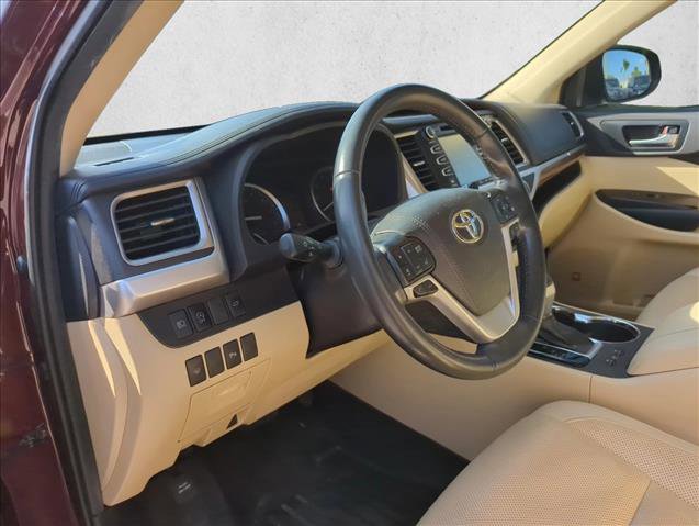 Certified 2019 Toyota Highlander Limited AWD/4WD image 11