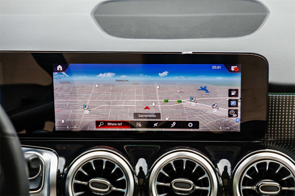 Used 2022 Mercedes-Benz EQB 300 4MATIC image 12