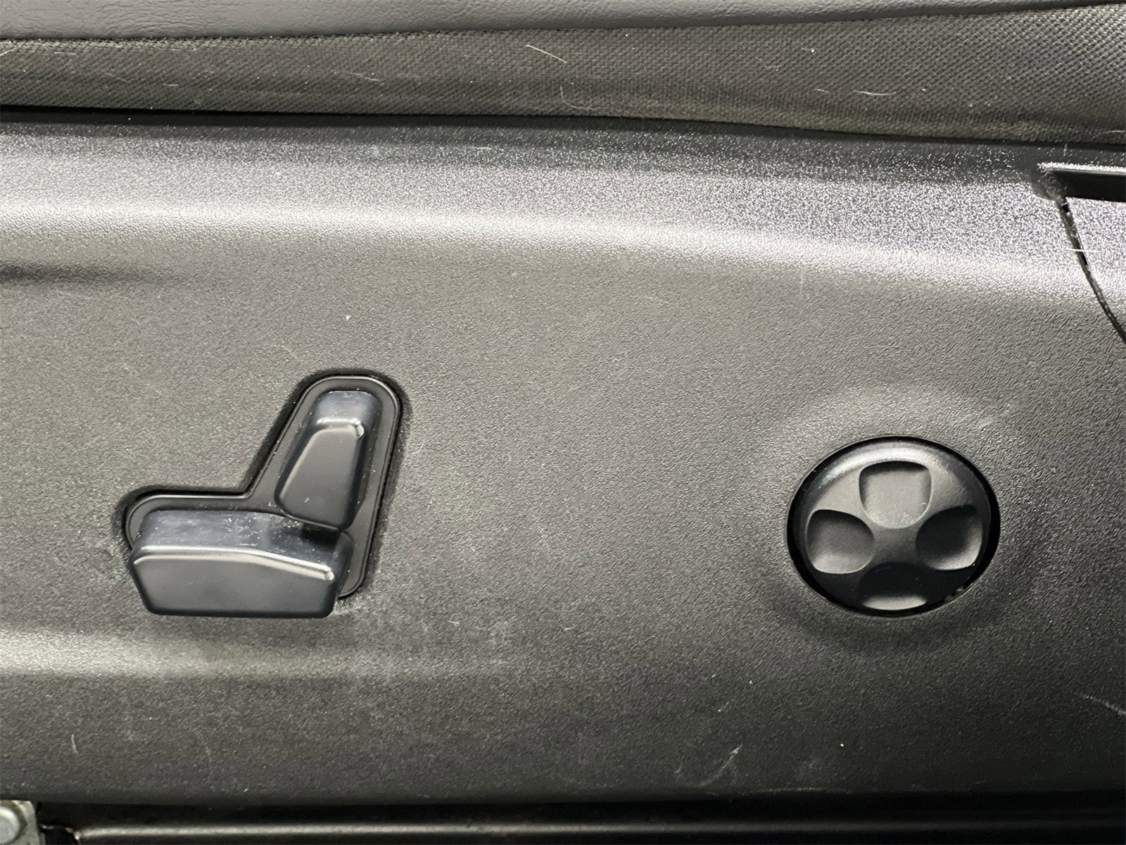 Used 2014 Chrysler 300 Base image 12