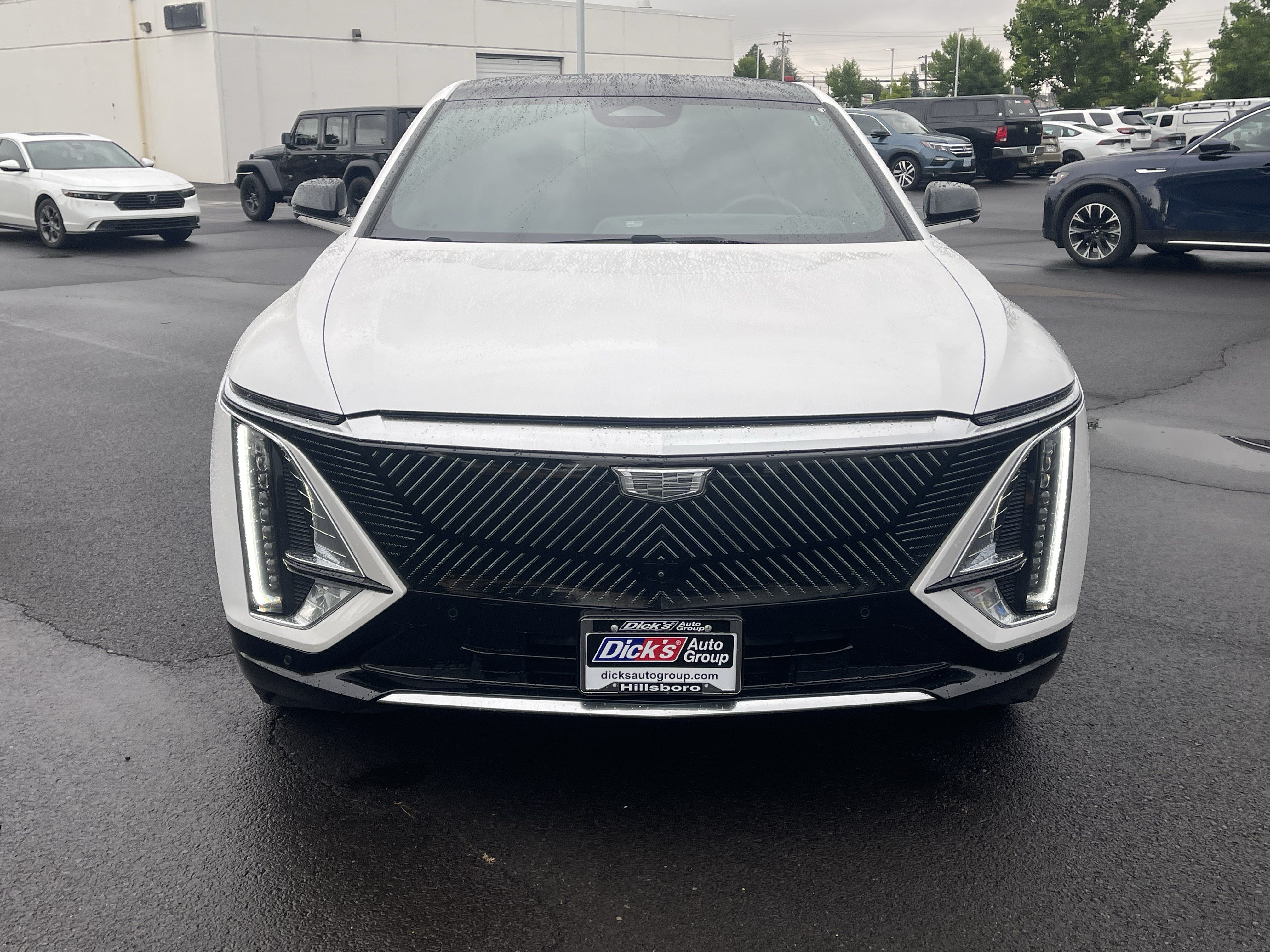 Used 2024 Cadillac Lyriq Luxury AWD/4WD image 8