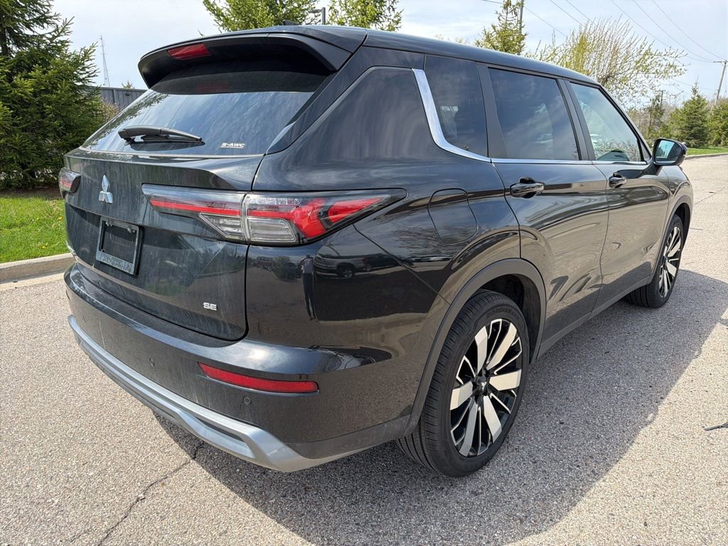 Used 2025 Mitsubishi Outlander SE AWD/4WD image 5