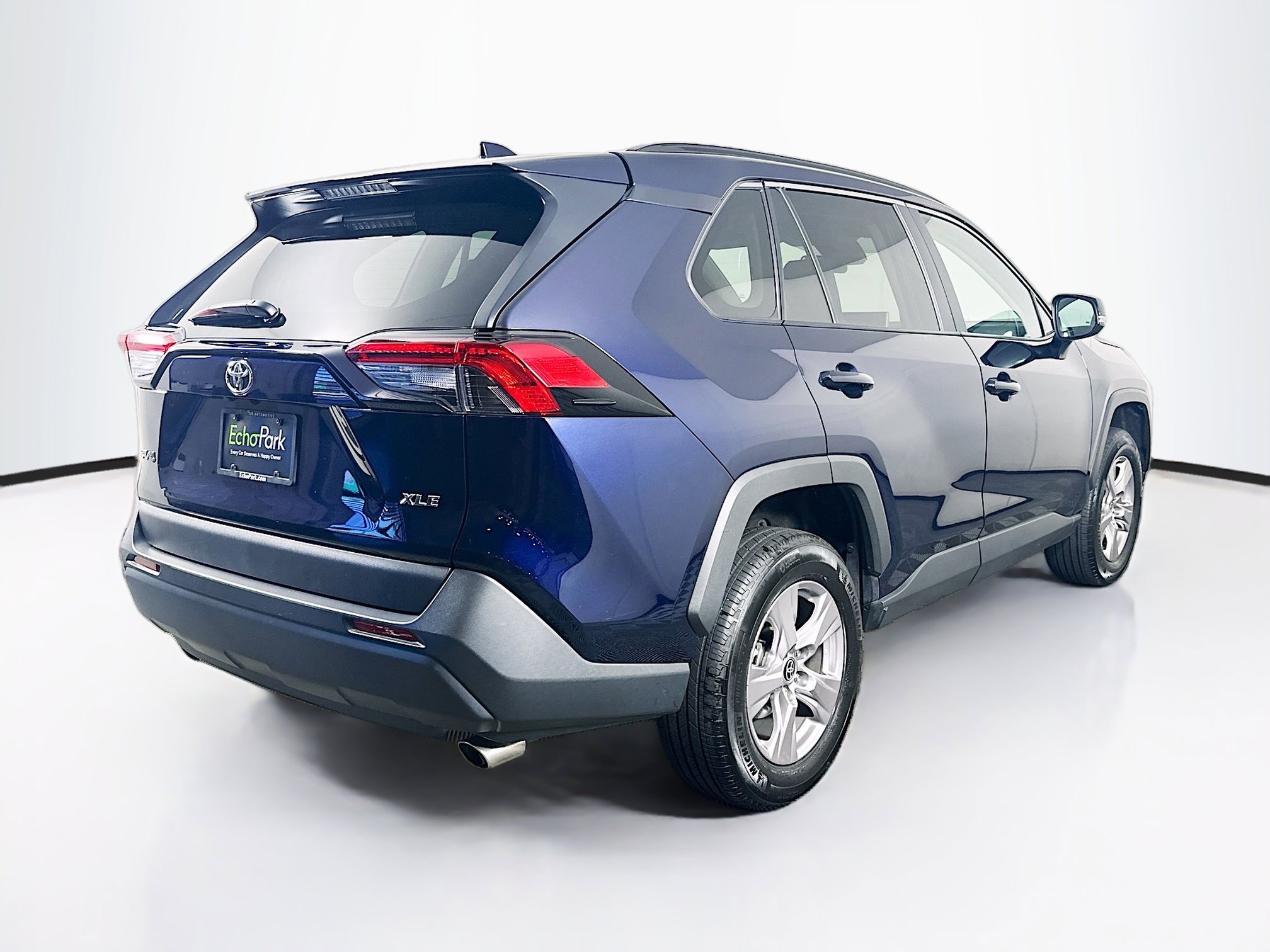 Used 2025 Toyota RAV4 XLE FWD image 9