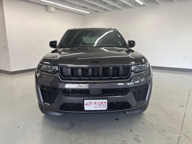 New 2026 Jeep Grand Cherokee Altitude AWD/4WD image 2