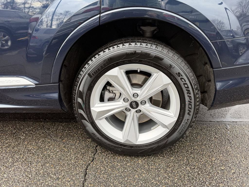 Used 2025 Audi Q7 3.0T Premium image 10