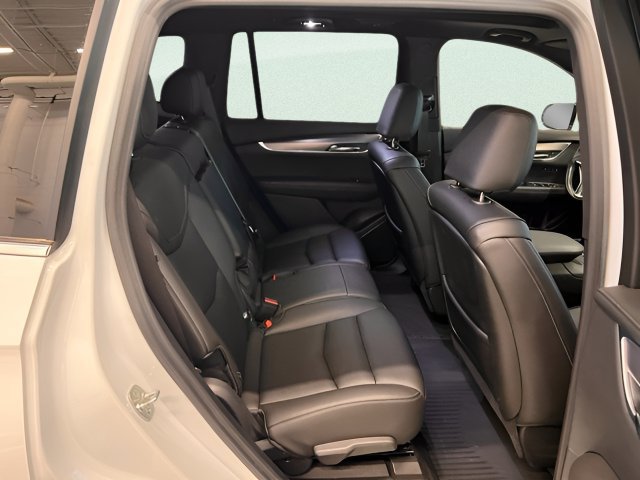 Certified 2024 Cadillac XT6 Luxury w/ LPO, Floor Liner Package AWD/4WD image 4