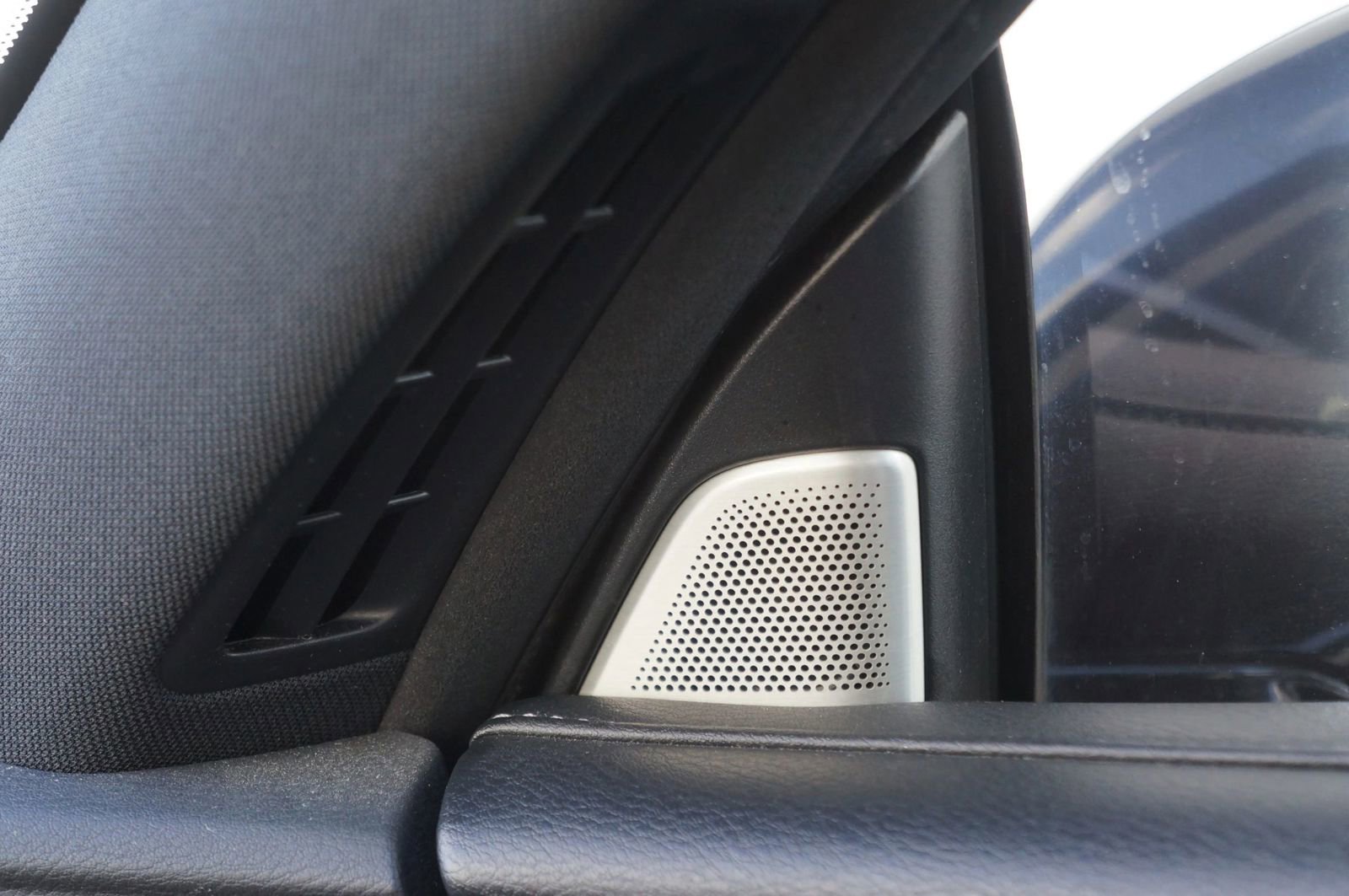 Used 2018 INFINITI Q60 3.0t Luxe w/ Sensory Package 3.0T Luxe AWD/4WD image 24