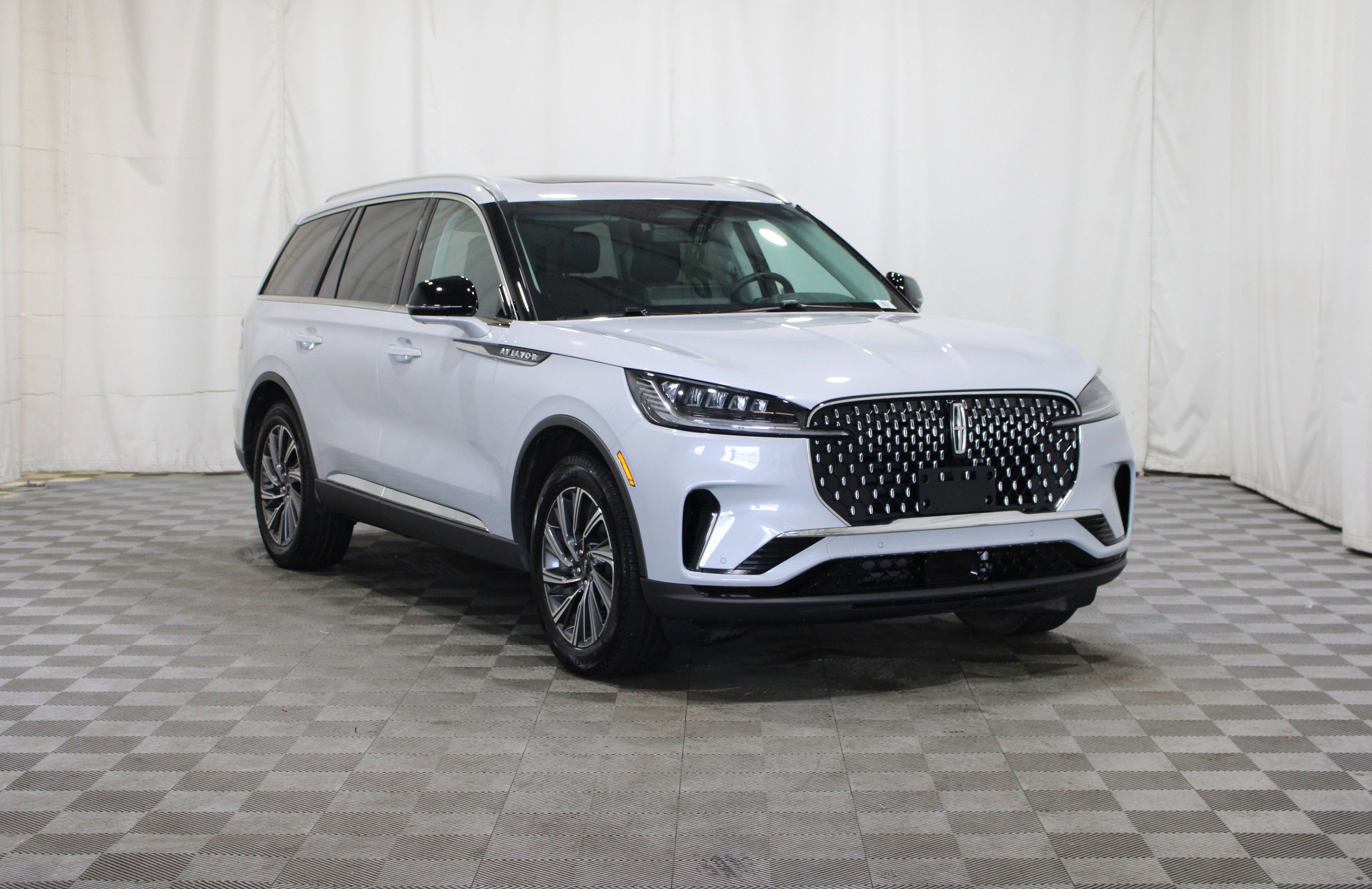 Used 2025 Lincoln Aviator AWD video 1