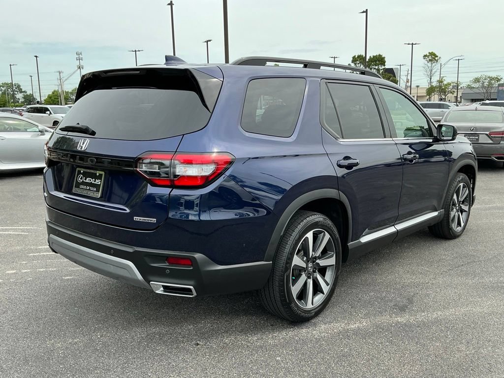 Used 2025 Honda Pilot Touring image 3