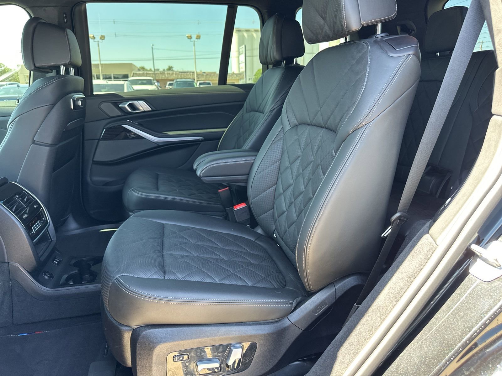 Used 2024 BMW X7 xDrive40i w/ M Sport Package image 17