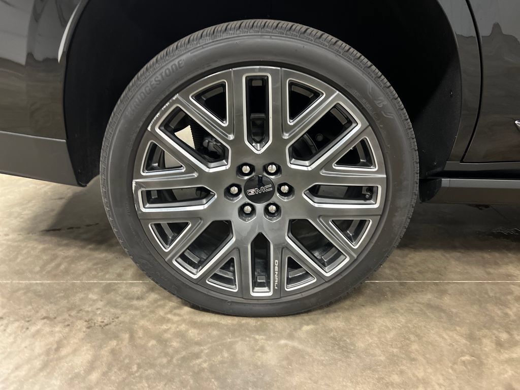 Certified 2026 GMC Yukon Denali Ultimate AWD/4WD image 10