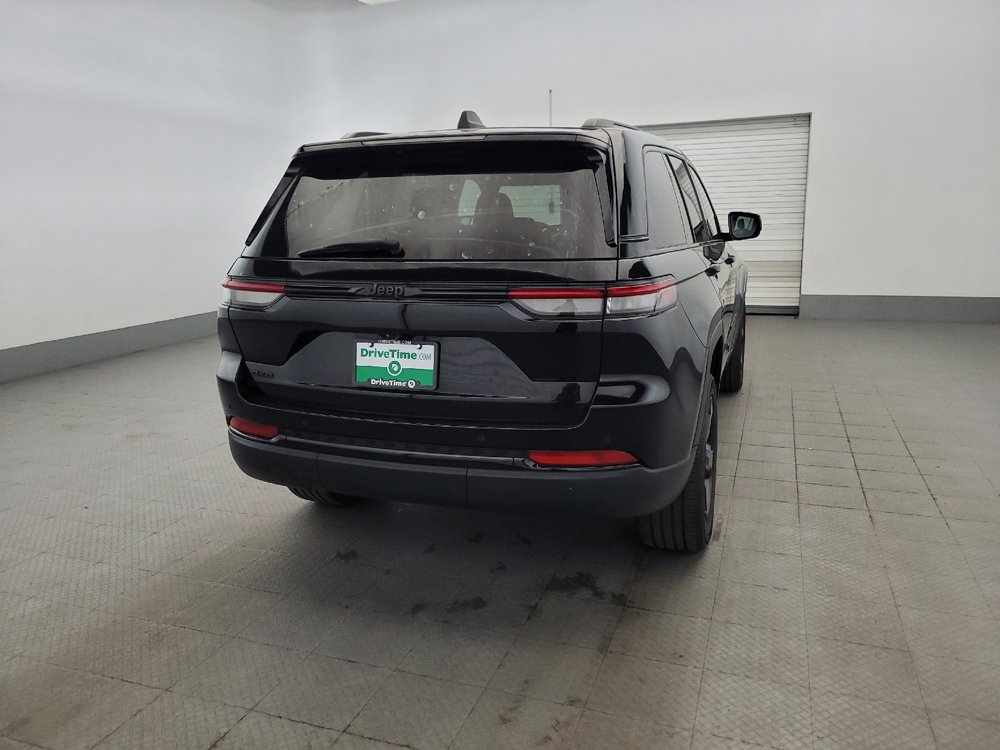 Used 2023 Jeep Grand Cherokee Altitude AWD/4WD image 7