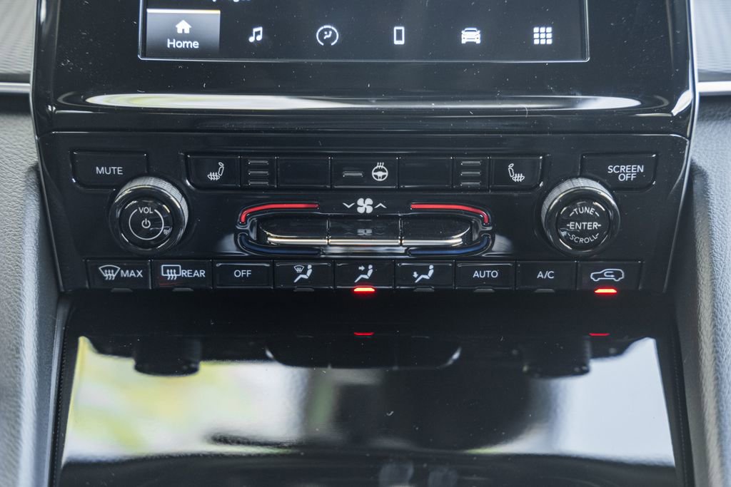 New 2025 Jeep Grand Cherokee Laredo X w/ Luxury Tech Group I image 23