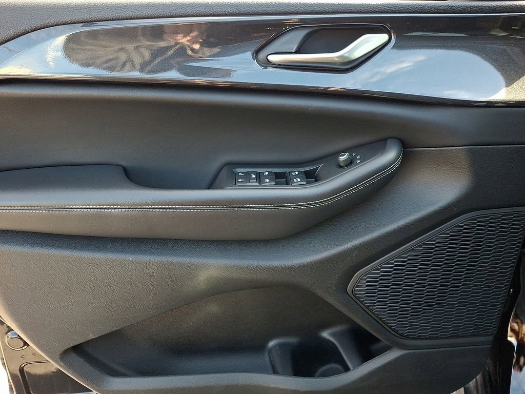 Used 2023 Jeep Grand Cherokee Laredo image 12