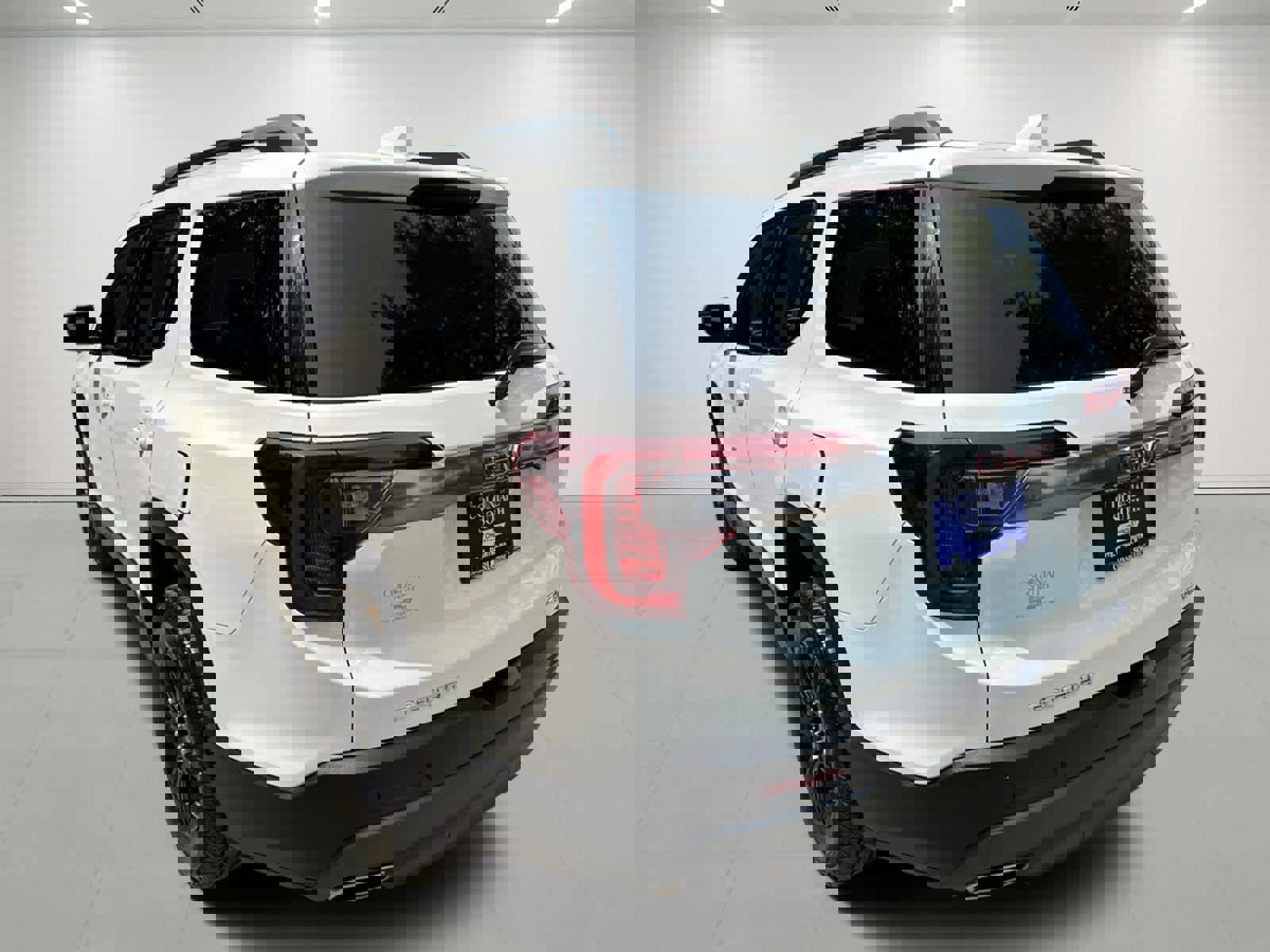 Used 2023 GMC Acadia AT4 image 4