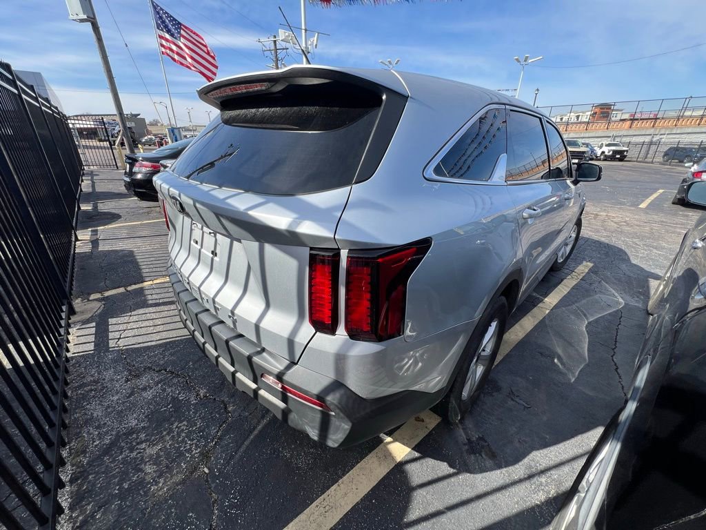 Used 2021 Kia Sorento LX image 4