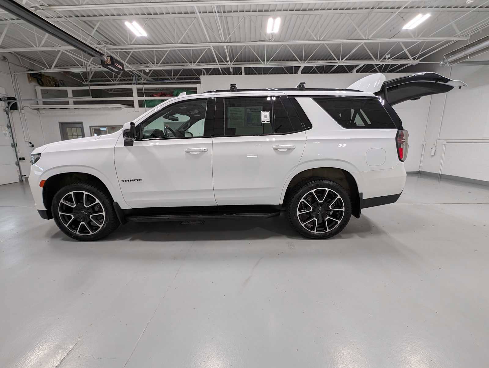 Used 2022 Chevrolet Tahoe RST w/ Luxury Package image 11