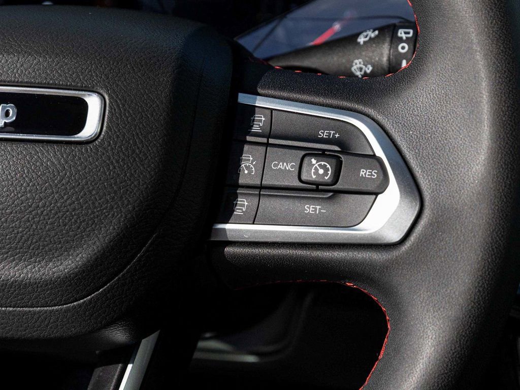 Used 2025 Jeep Compass Trailhawk image 23