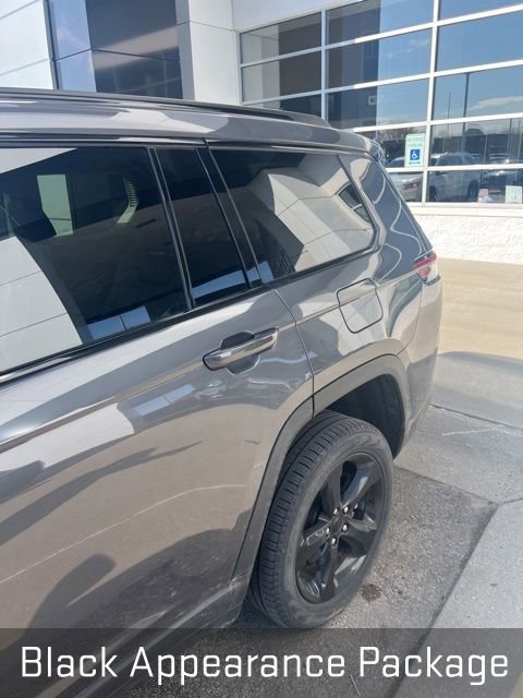 Used 2023 Jeep Grand Cherokee L Limited w/ Black Appearance Package image 7
