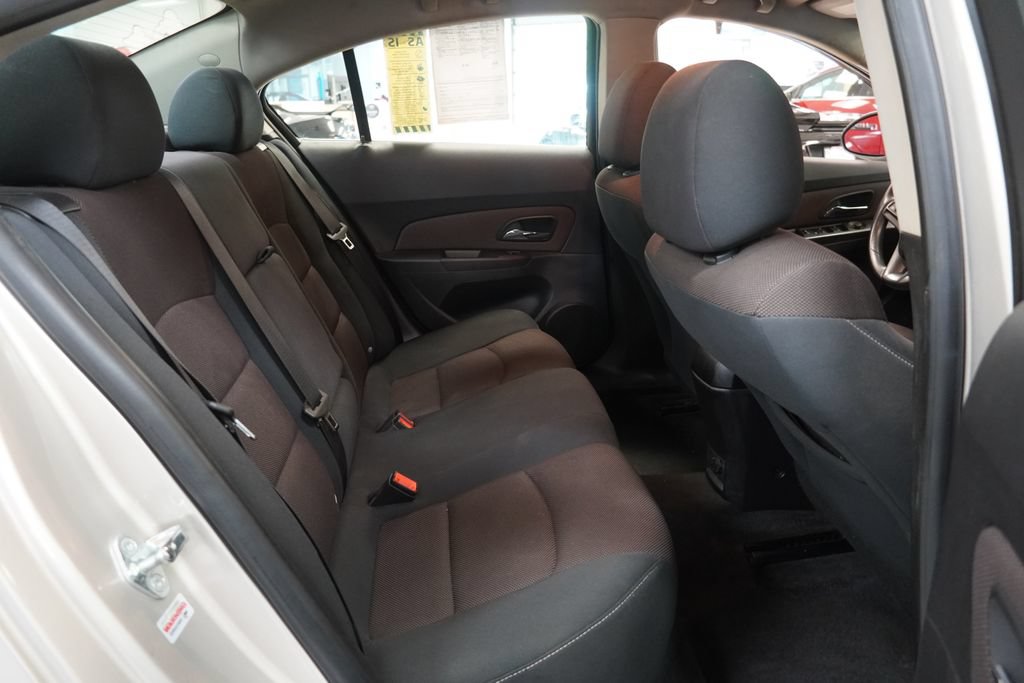 Used 2015 Chevrolet Cruze LT FWD image 29