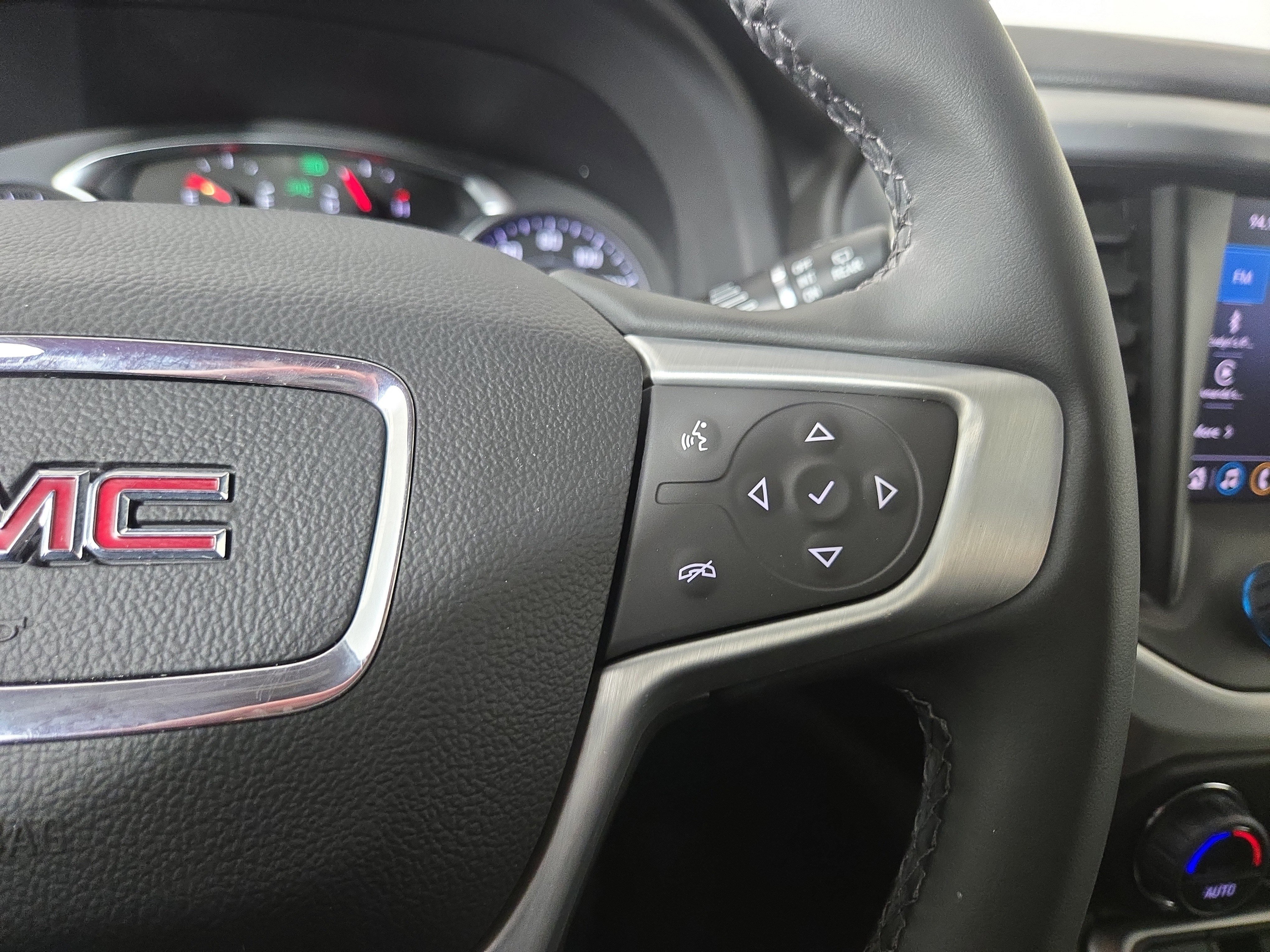 Certified 2023 GMC Acadia SLT image 17