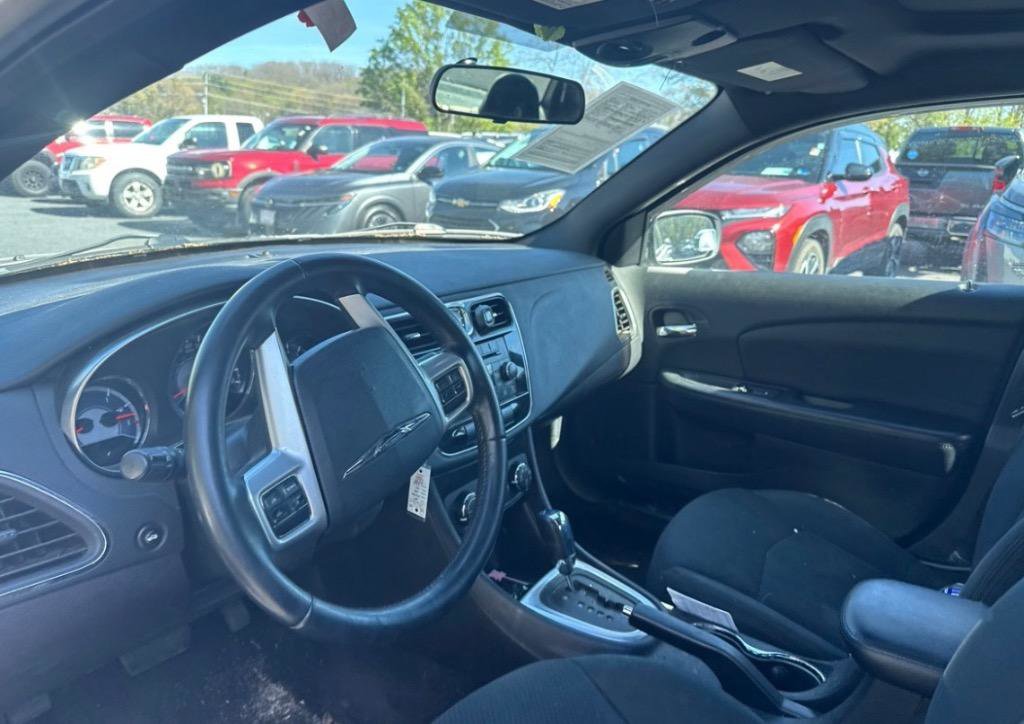 Used 2011 Chrysler 200 Touring FWD image 12