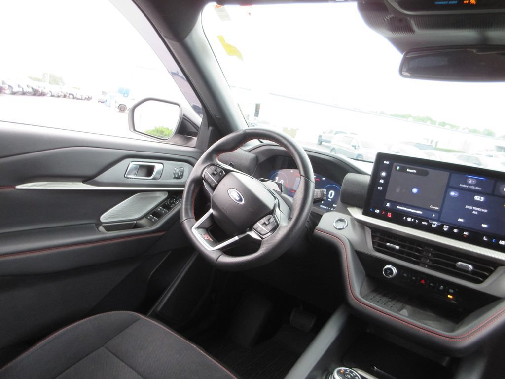 Used 2025 Ford Explorer ST AWD/4WD image 29
