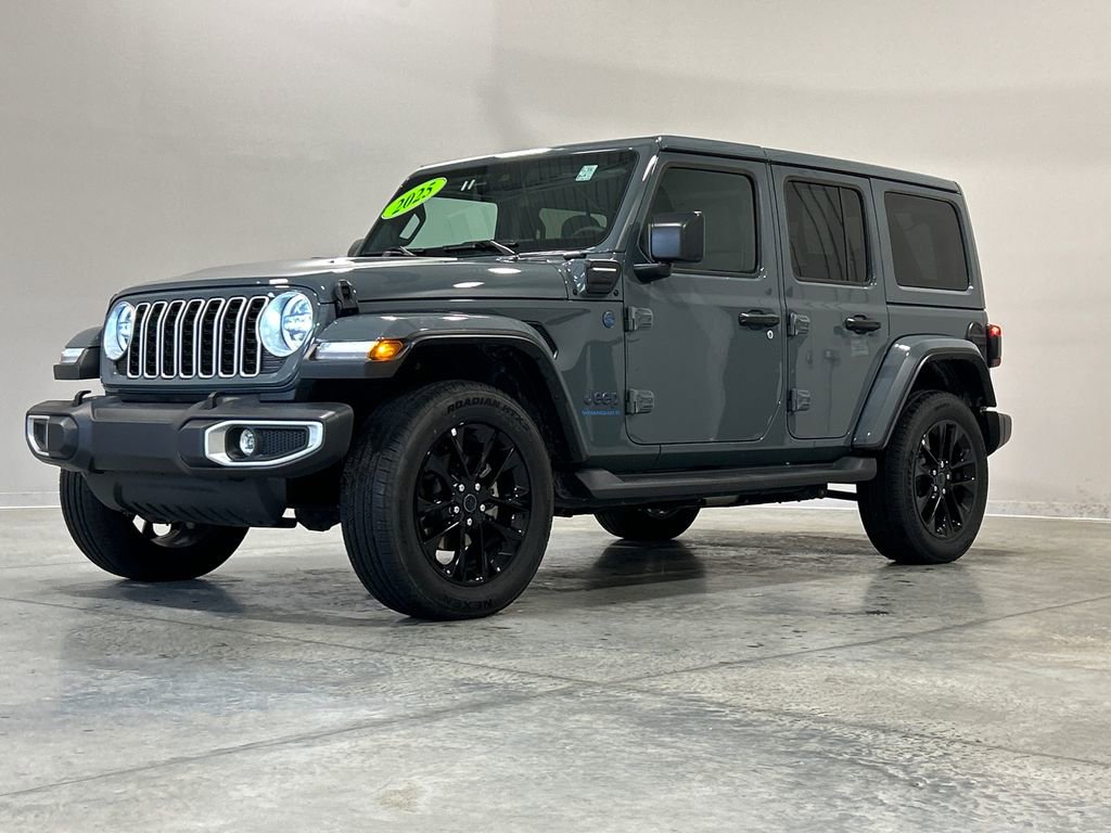 Used 2025 Jeep Wrangler Unlimited Sahara AWD/4WD image 2