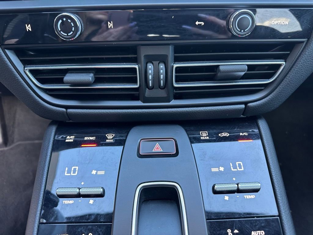 Certified 2023 Porsche Macan AWD/4WD image 25