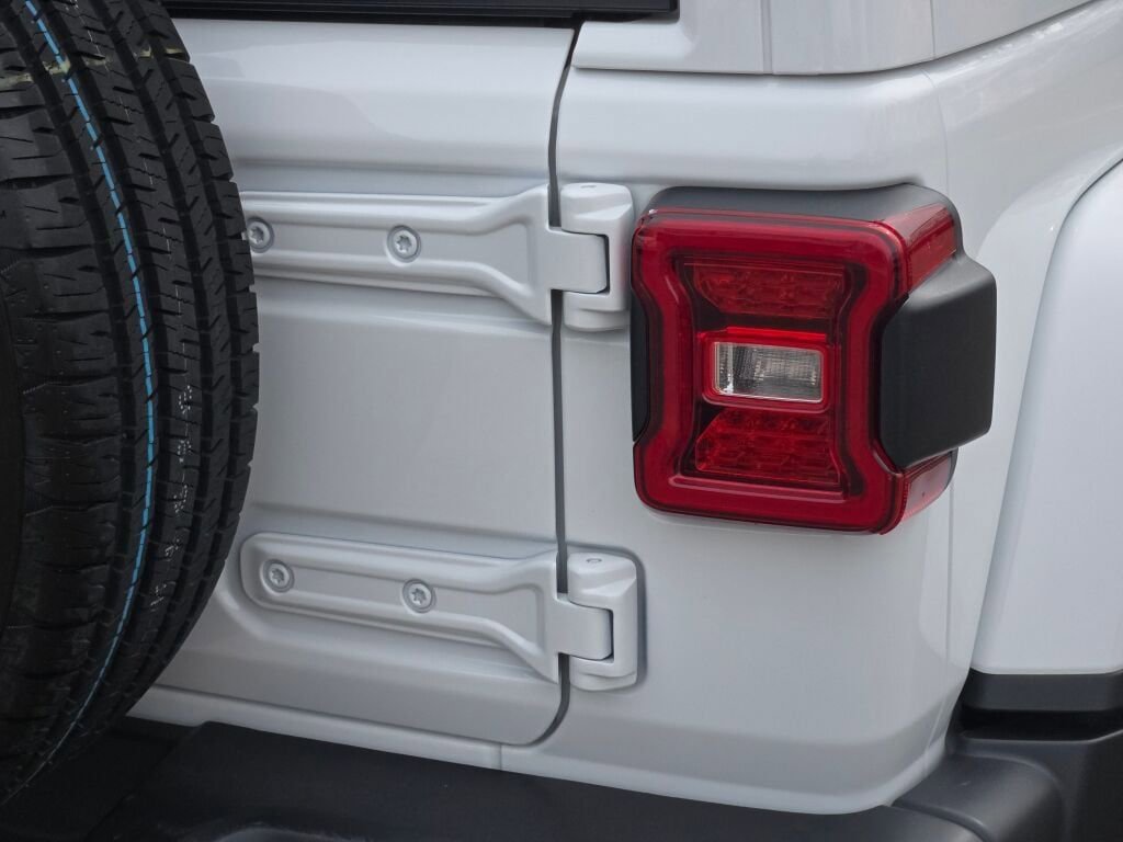 Certified 2025 Jeep Wrangler Unlimited Sahara w/ Safety Group image 11