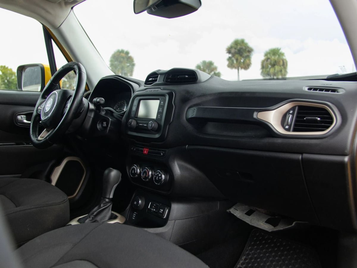 Used 2016 Jeep Renegade Latitude w/ Popular Equipment Group AWD/4WD image 19