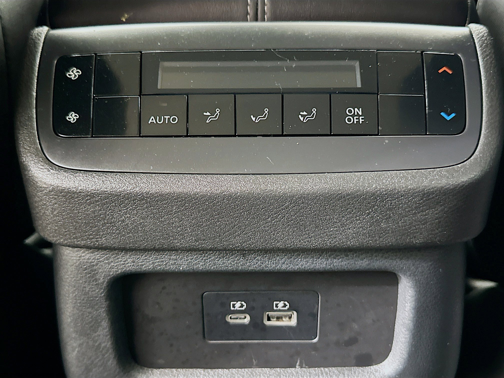 Used 2024 Nissan Pathfinder SV image 26