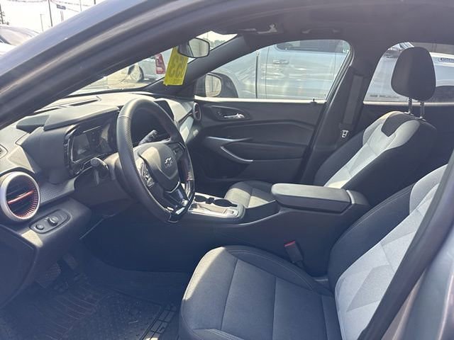 Used 2025 Chevrolet Trax RS w/ Sunroof Package FWD image 8