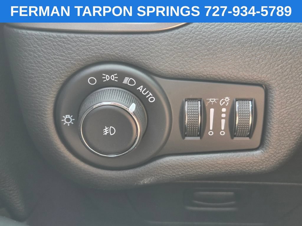 Used 2020 Jeep Cherokee Latitude Plus FWD image 24