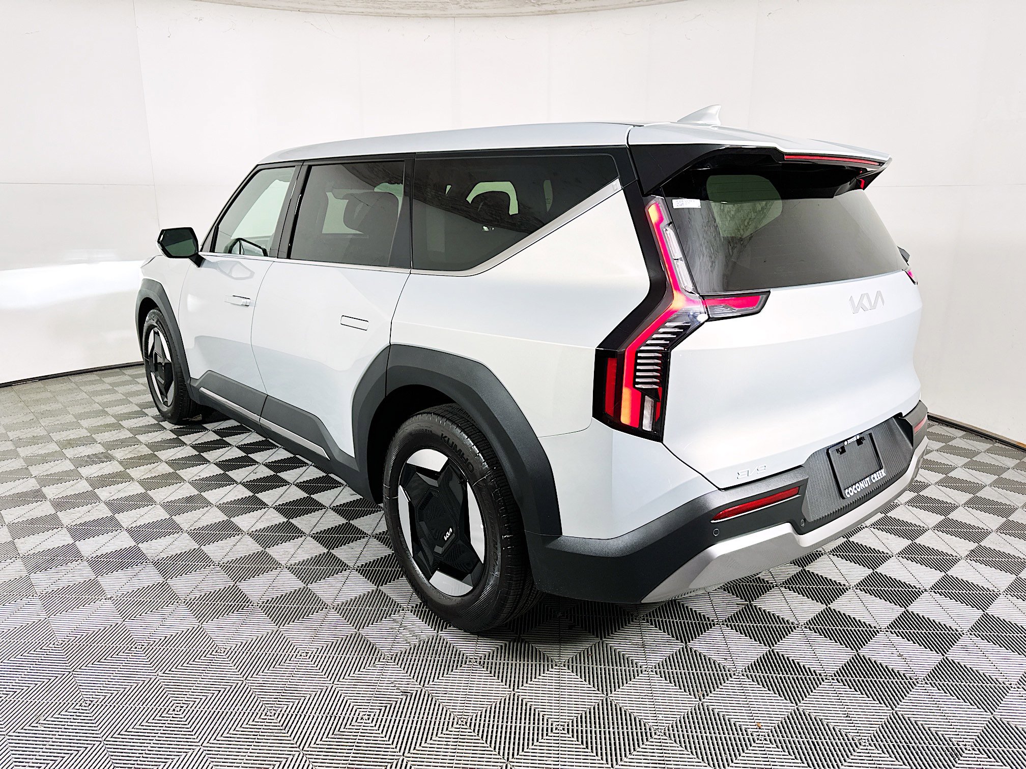 Used 2026 Kia EV9 Light image 5