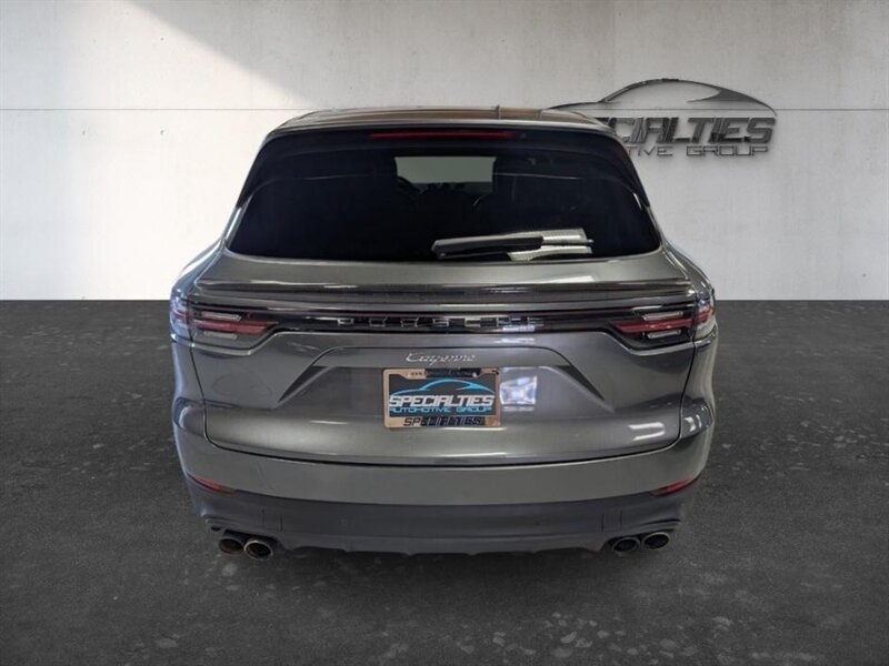 Used 2023 Porsche Cayenne w/ Premium Package AWD/4WD image 9