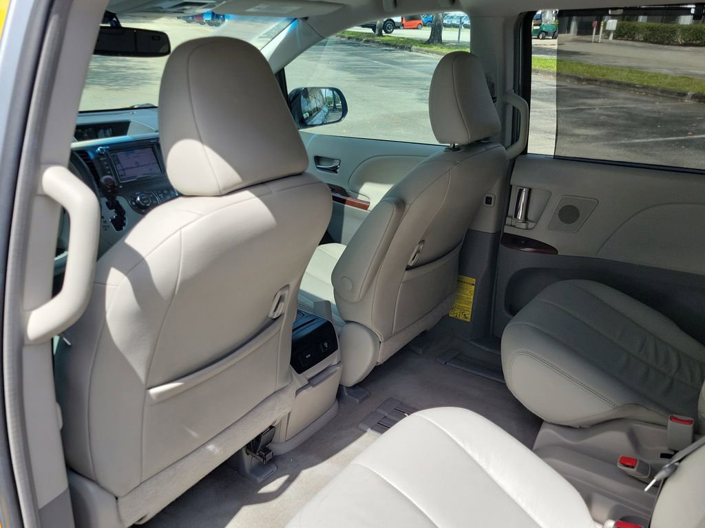 Used 2014 Toyota Sienna XLE w/ XLE Premium Package image 13