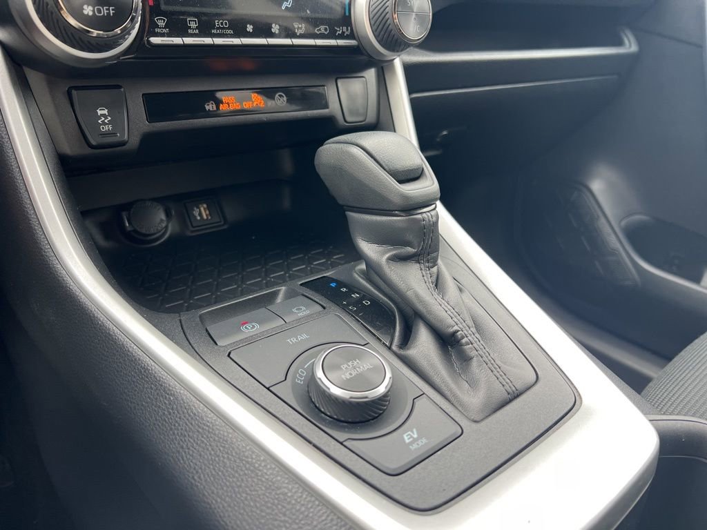 Used 2025 Toyota RAV4 LE image 22