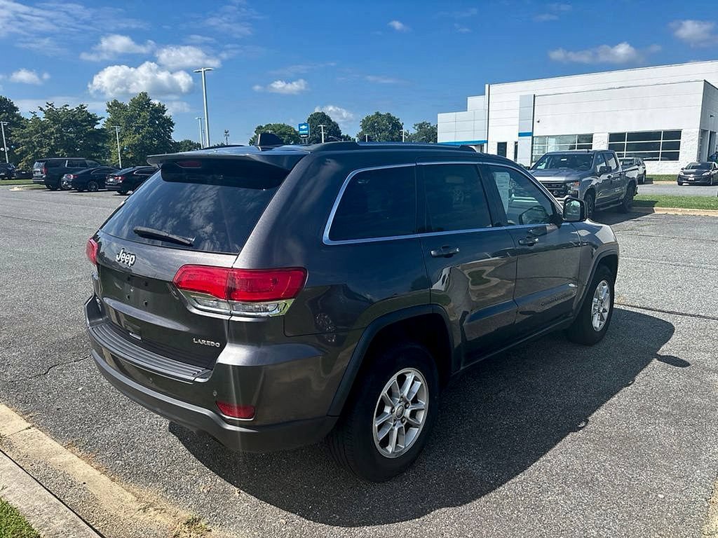 Used 2019 Jeep Grand Cherokee Laredo AWD/4WD image 10