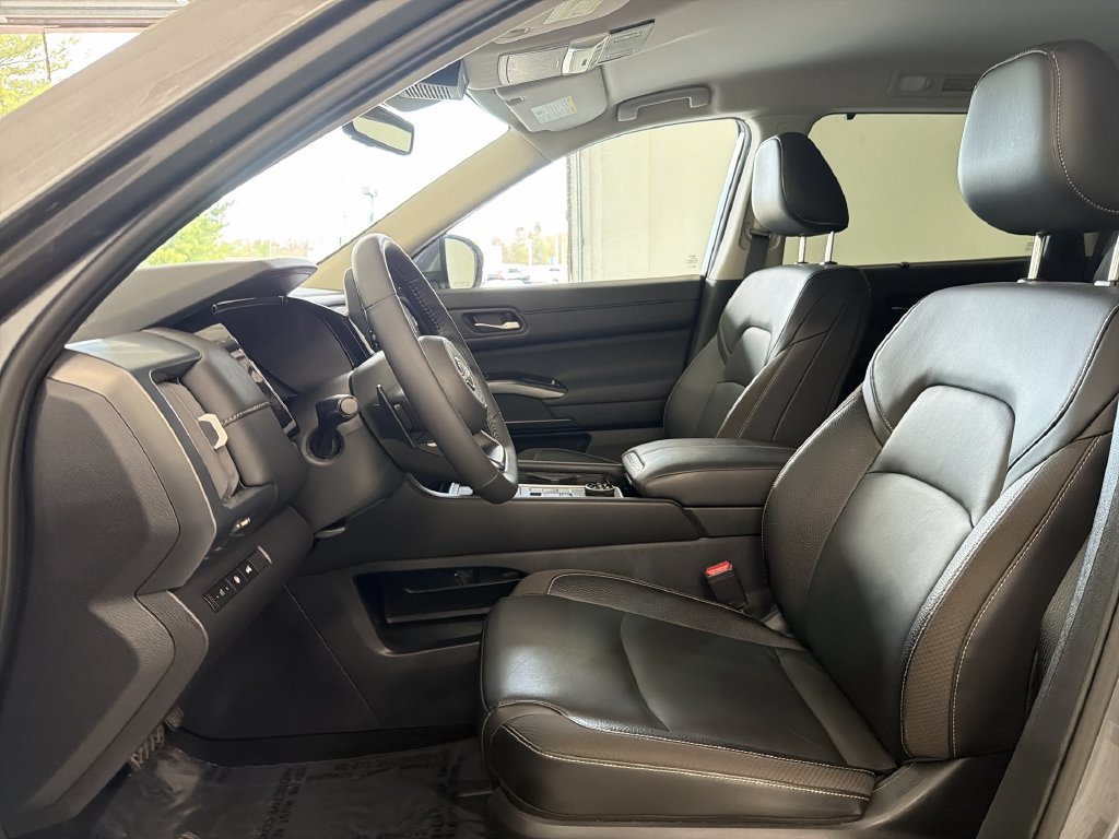 Certified 2025 Nissan Pathfinder SL AWD/4WD image 24