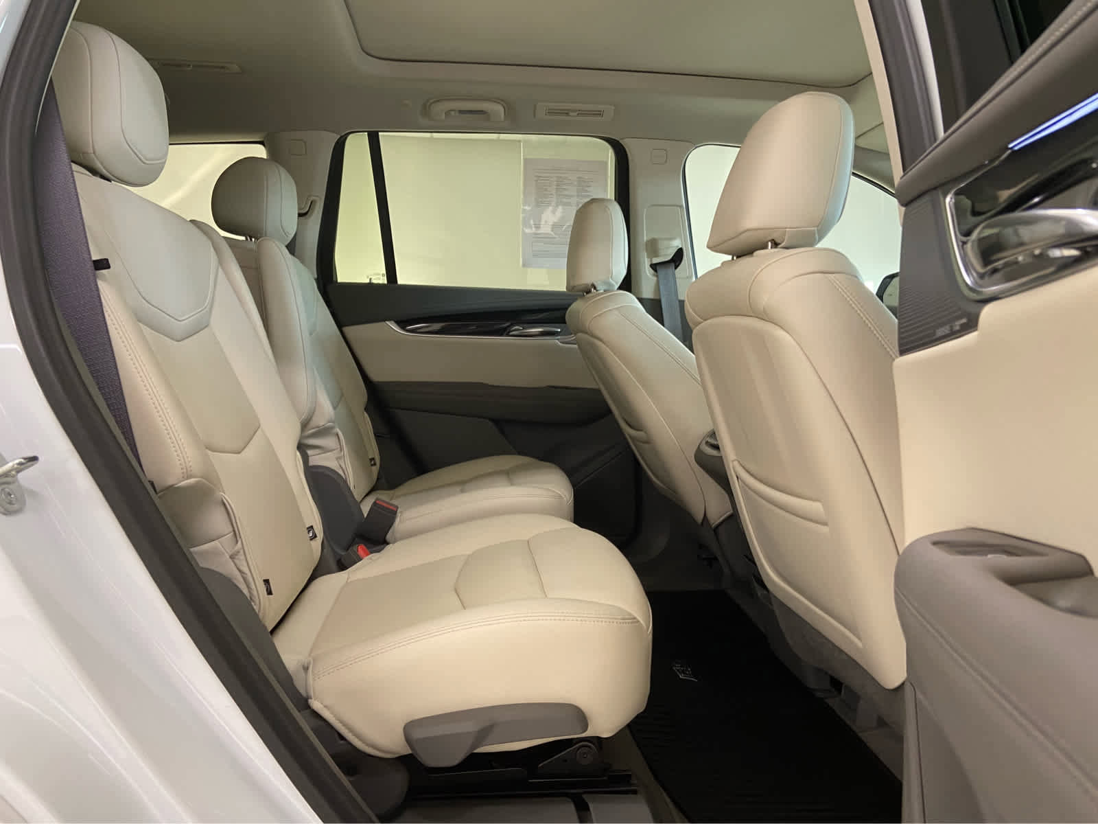 Used 2024 Cadillac XT6 Premium Luxury w/ Technology Package FWD image 20