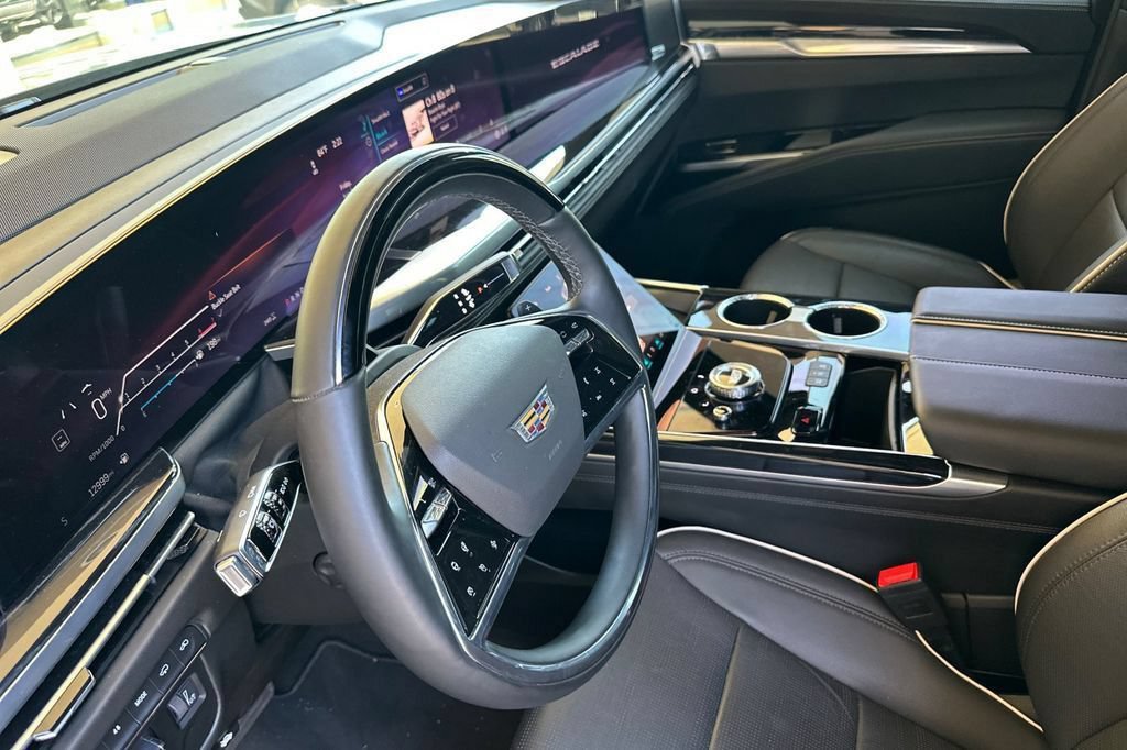Used 2025 Cadillac Escalade Sport w/ Touring Package AWD/4WD image 7