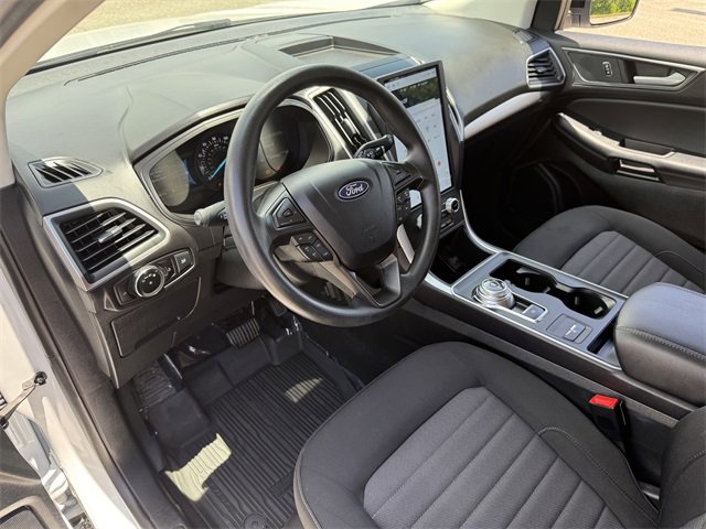 Used 2024 Ford Edge SE w/ Black Appearance Package image 8